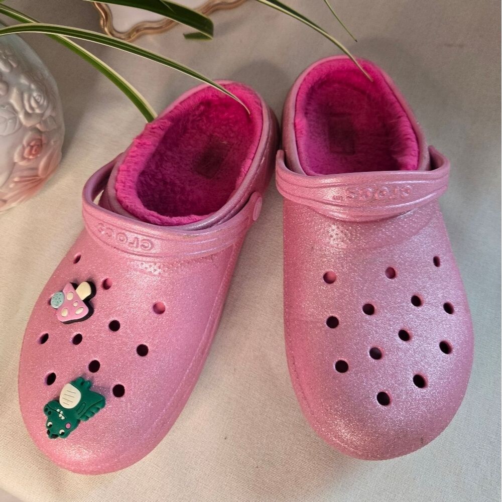🦄 ✨ Sparkling Pink Fuzz-Lined Crocs ✨ 🦄